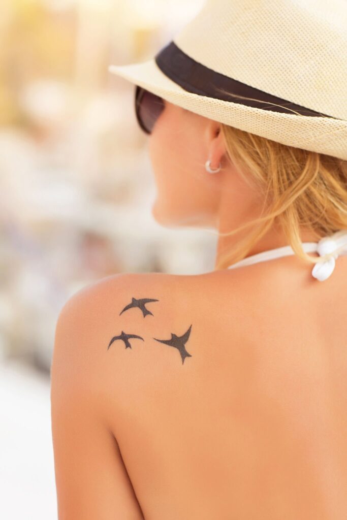 The tattoo of flying birds p\for girls 2023 photo.