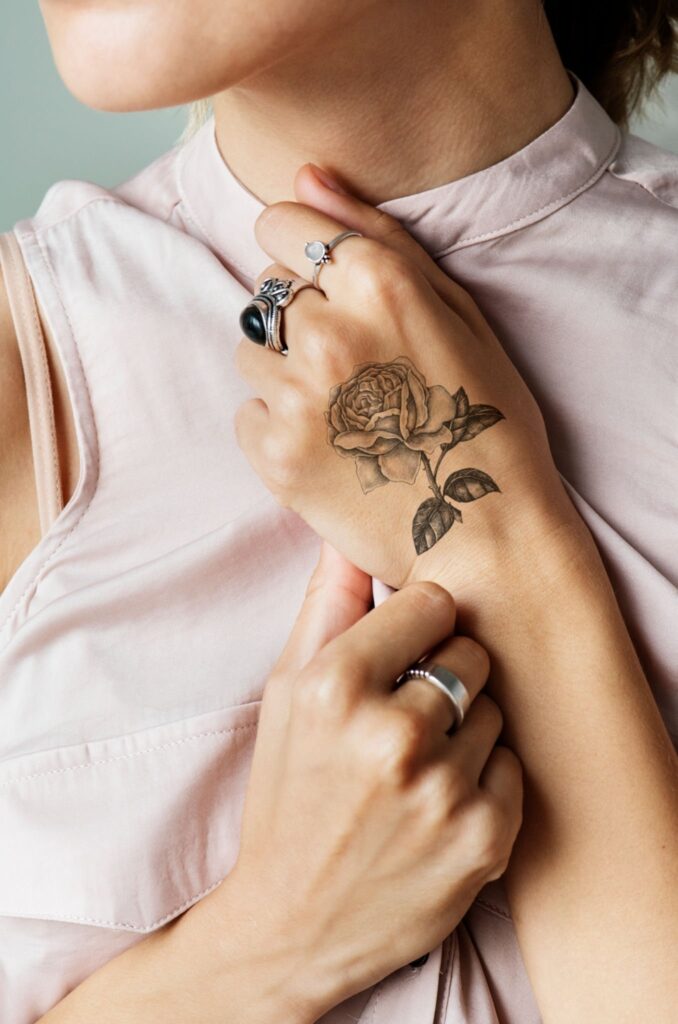 flowers tattoo on body for girls 2023 photo.