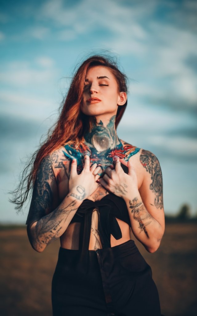 Best Neck Tattoo Ideas For Women’s photo.